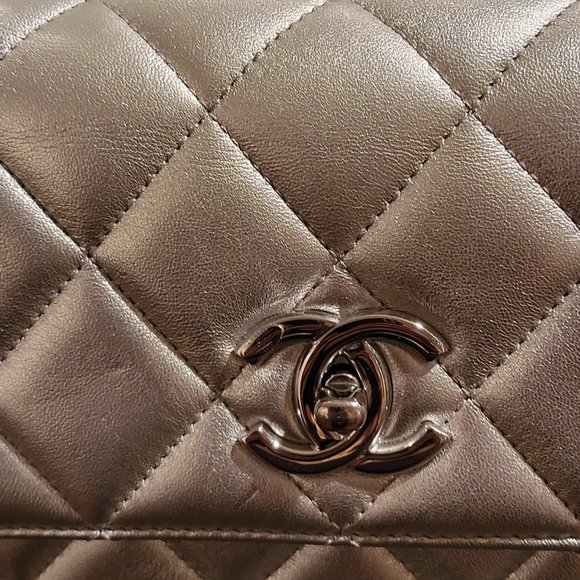 Chanel Silver Metallic Top Handle Flapbag 21K - Picture 16 of 17